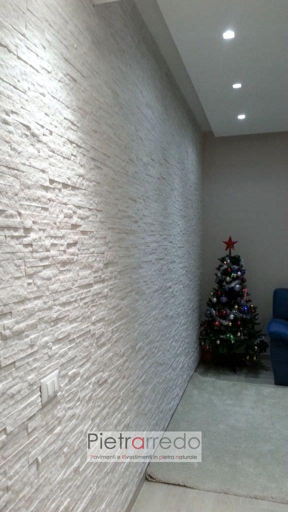 parete-soggiorno-rivestimento-pietra-bianca-ricostruita-naturale-brillante-c