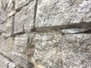 pietra-tranciata-faccia-vista-beola-rivestimento-secco-geopietra-scaglia-naturale