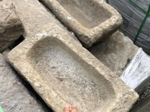 vasche antiche in pietra abbeveratoi animali mangiatoie da recupero in sasso pietrarredo milano prezzo