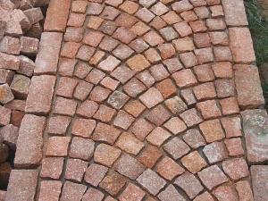 pietrarredo-pavimenti-in-pietra-cubetti-rosa-varese-cuasso-sanpietrini-prezzo-offerta-selciato