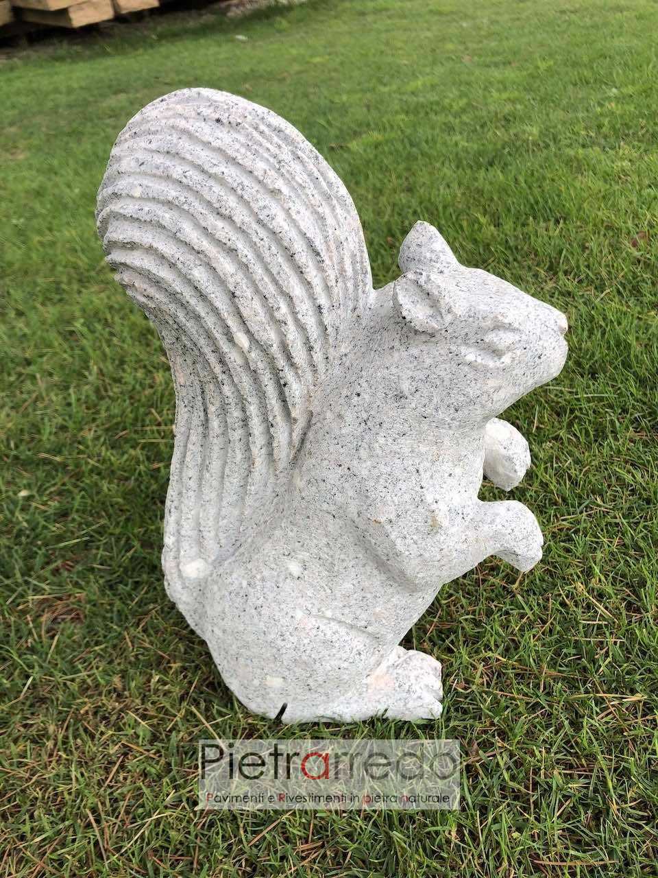 stone animal scoiattolo granito pietra lavorato a mano scalpellinato decorato arredo giardino stone garden pietrarredo milano costo