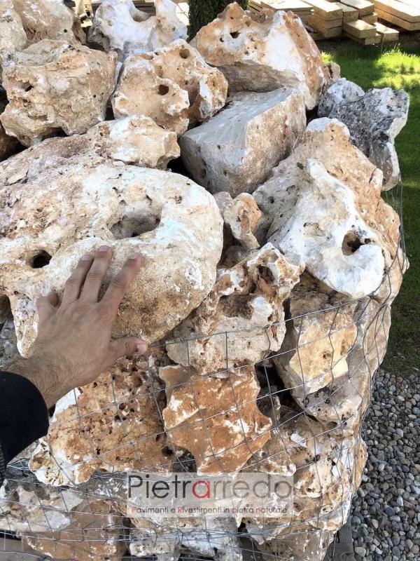 pietre sassi da giardino ordnamentali con buchi e fori travertino rani pugia prezzi pietrarredo milano