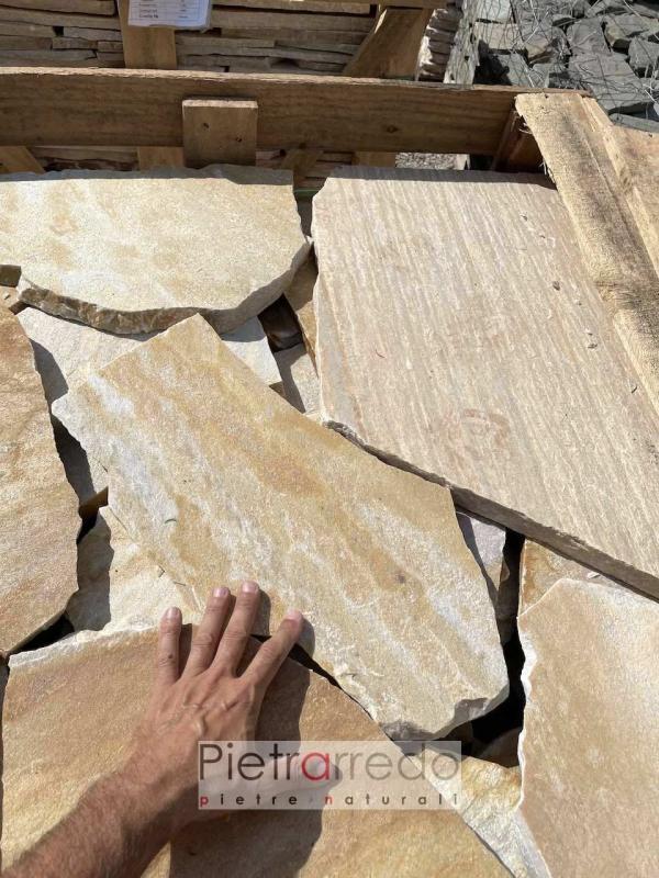 prezzo mattonelle per pavimentazione esterna in mosaico quarzite brasiliana gialla offerta prezzi pietrarredo flagstone milano