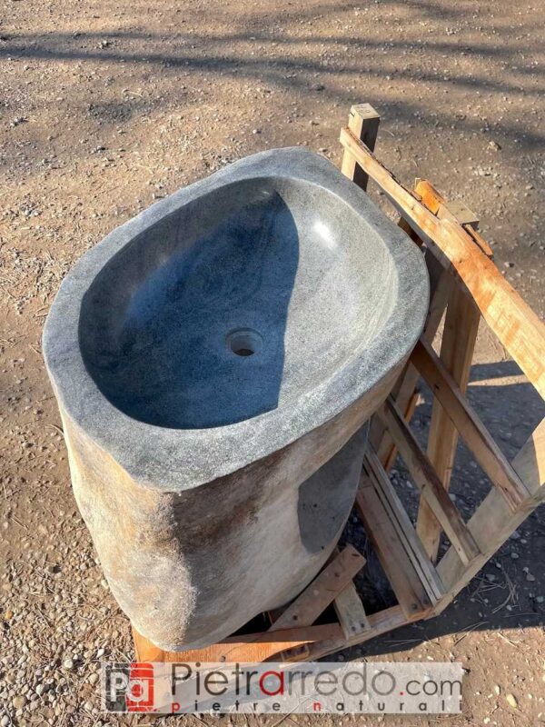 lavandino monolite in pietra a piedistallo in sasso scavato naturale di fiume alto per bagno elegante prezzo pietrarredo milano italy