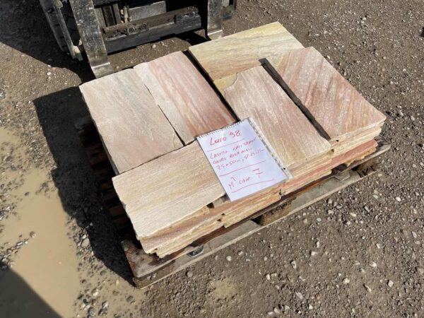 Lastre in Quarzite Brasiliana (Lotto unico n° 98), squadrato 25x50cm, piano cava naturale colore rosa misto lati tranciati, spessore 15-25 mm, metri quadri 7