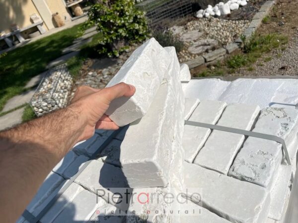 Blocchetti in marmo perlino bianco anticato per aiuole e giardini prezzi e offerte pietrarredo milano italy stone