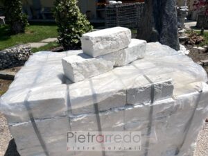 blocchetti tranciatti in marmo bianco perlino blocchi per aiuole prezzo pietrarredo