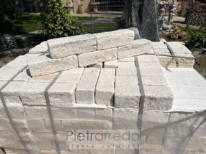 prezzo blocchetti per aiuole in pietra naturale travertino anticato beige sconto pietrarredo stone garden on sale