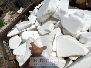 Blocs géants en marbre blanc pur Thasos, diamètre d'environ 10 à 40 cm, prix mobilier de jardin Pietrarredo Parabiago Milano