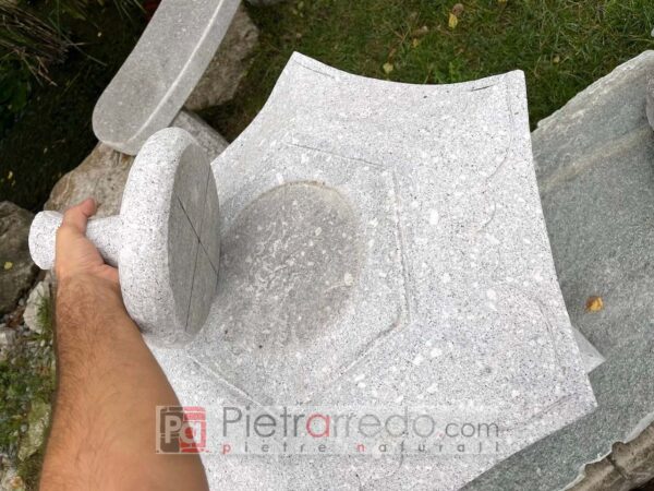 Lanterne japonaise en pierre de granit Rokkaku Yukimi hauteur 90 cm proposée pour jardins zen japonais pietrarredo Parabiago Milan Italie Pierre