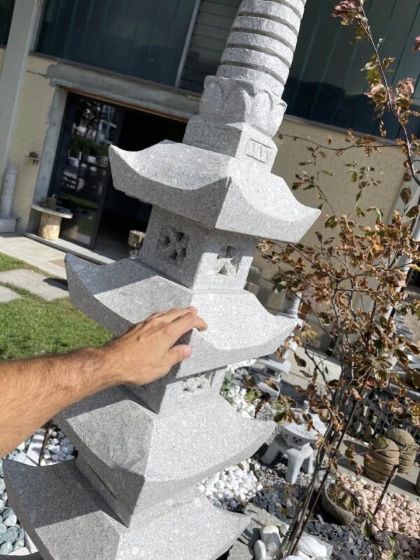 Pagode Japanische Laterne aus Granit für Steingärten Go Ju Tou Kyoto Preis Pietrarredo Italien Parabiago garden
