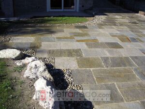 QUADRETTONI LUSERNA MISTO pavimentazione esterna con lastre di pietra grezza squadrata antiscivolo pietrarrredo prezzo