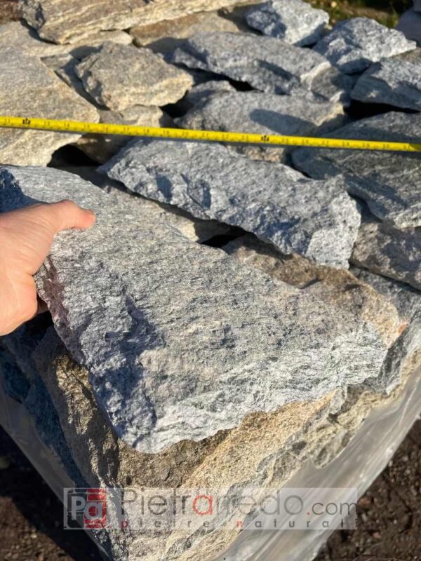 Revêtement en pierre naturelle de pierre de taille de Luserna mélangée aux dalles pietrarredo de Monviso prix pour murs et façades