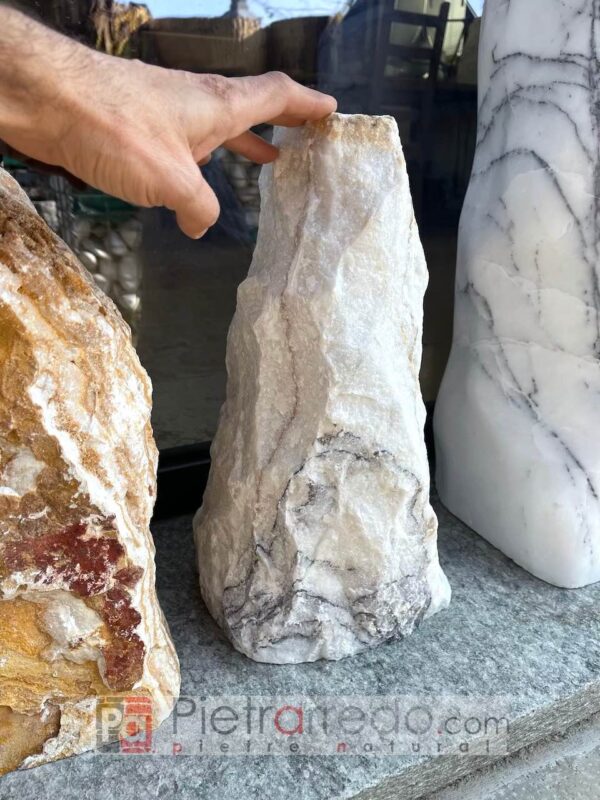 monolithe et pointe d pierre marbre de type Carrara Veranto pour meubles de jardin jardin en pierre pietrarredo cost everest