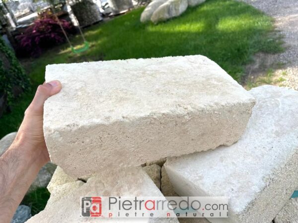 Blockpreis für hellweißen apulischen Tuffstein 37x20x11cm für Blumenbeetränder, Pietrarredo-Rabattpreis