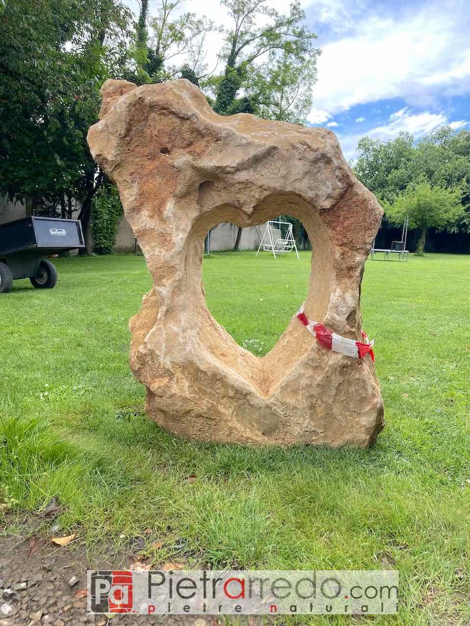 Cuore monolite da giardino in roccia-pietra scavata, esemplare unico Mod. F39. Peso 350kg – altezza 120 cm