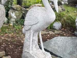 scultura in granito airone con pietra fatto a mano volatile in offerta da arredo giardino stock magazzino pietrarredo prezzo volatili in sasso pietra naturale scolpiti